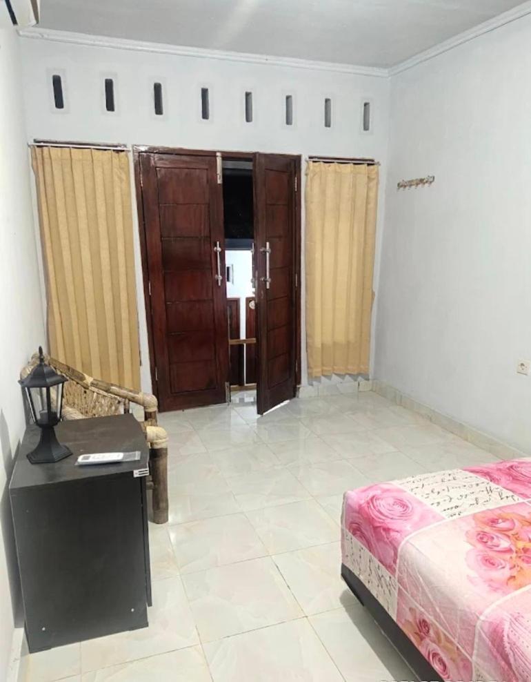 Putri Nyale Bungalow Kuta  Zimmer foto